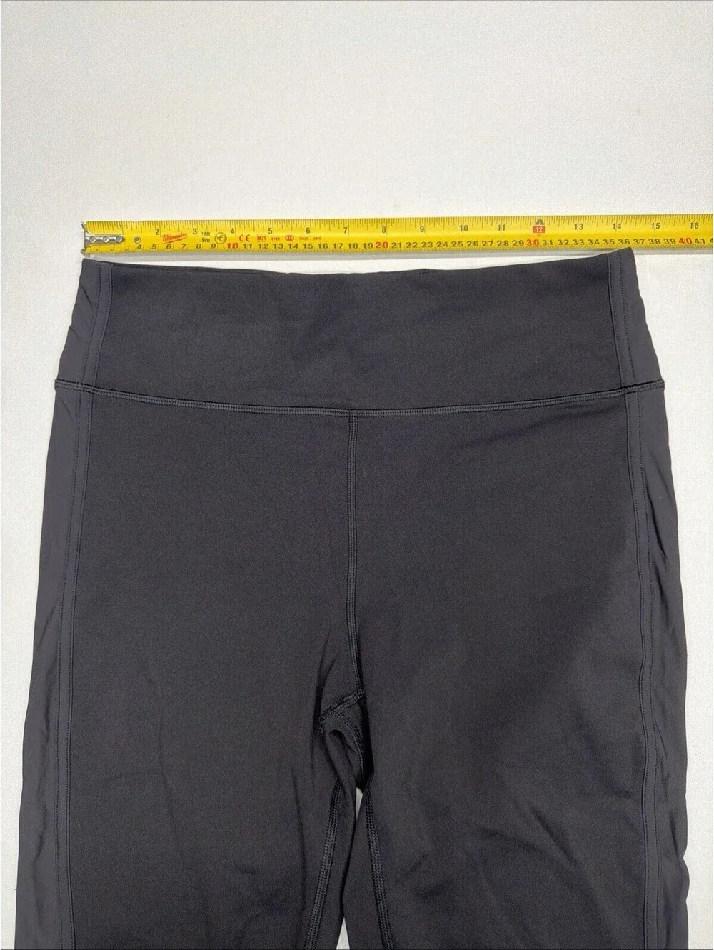 Lululemon Athletica Women's Black Cropped Capri Leggings Size 10